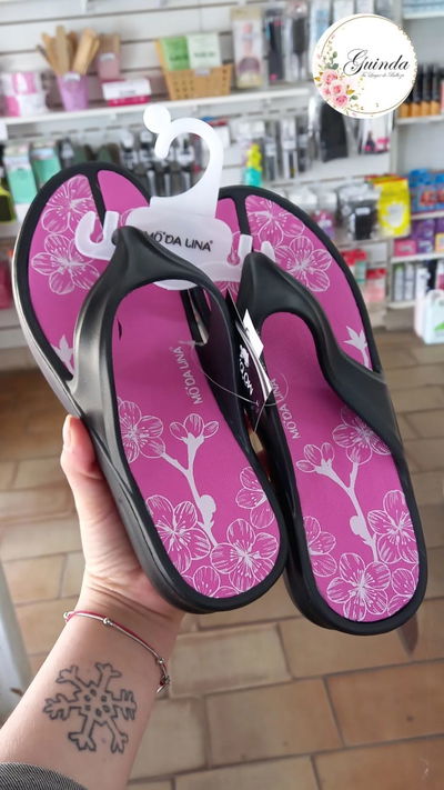 CHANCLETA NEGRA Y ROSA