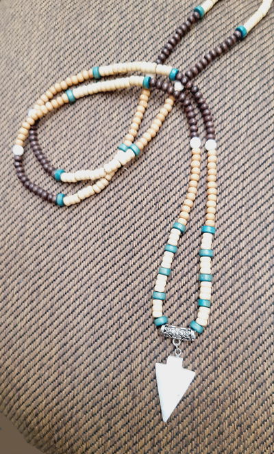 Collar maderas y punta de flecha Ónix