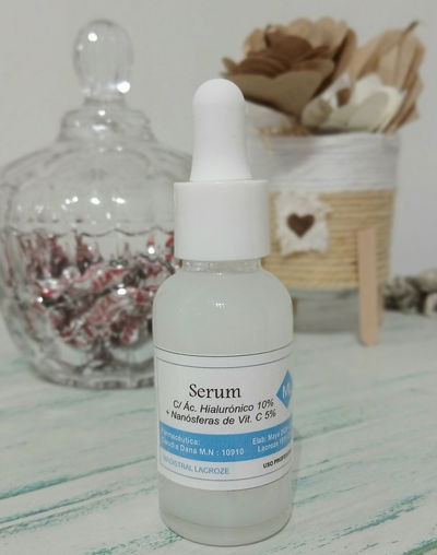 Sérum con Ácido Hialurónico y Vitamina C