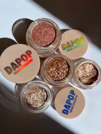 Sombras en crema, Dapop