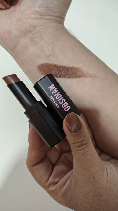 LABIAL EN BARRA CREAM SATIN OBSIDIAN- Ruby Rose