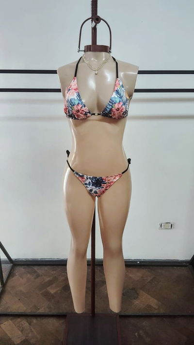 Art.004 Bikini estampada con tiras negras 2 x $10000