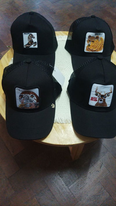 1303 Gorra con dibujo delantero