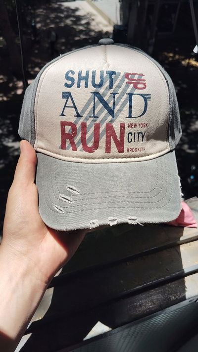 Gorras Shut and Run