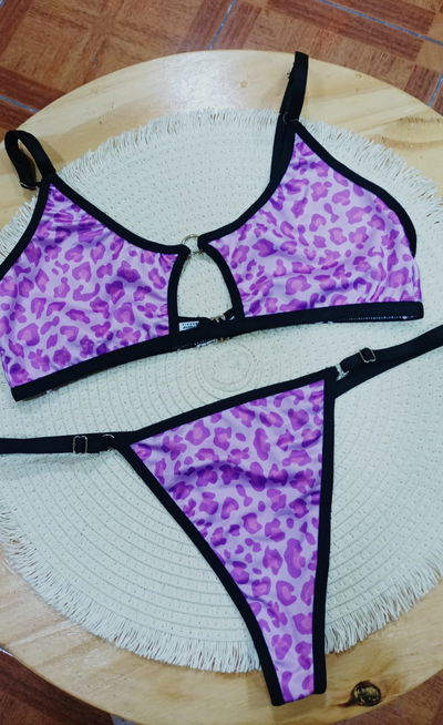 Conjunto con abertura en el medio estampado print 