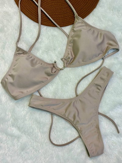 Art 17 bikini triángulo cruzado atrás con less en V