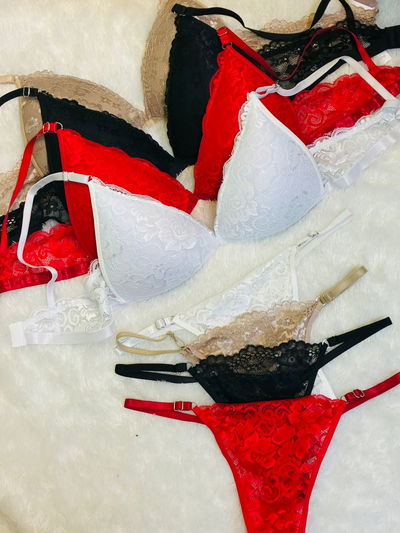 Art.663 conjunto triangulo de encaje 