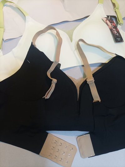 Art.478 corpiño latex con taza combinado prendido atrás