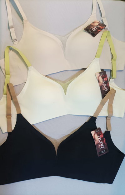 Art.478 corpiño latex con taza combinado prendido atrás