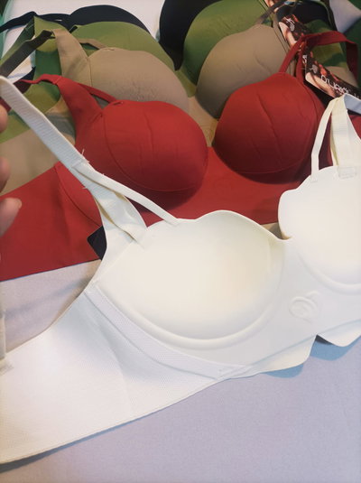 Art.479 corpiño latex soft prendido atras