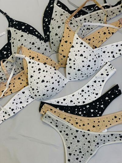 Art.662 conjunto triangulo corazones 