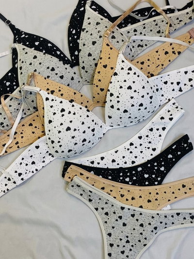 Art.653 conjunto triangulo corazones 