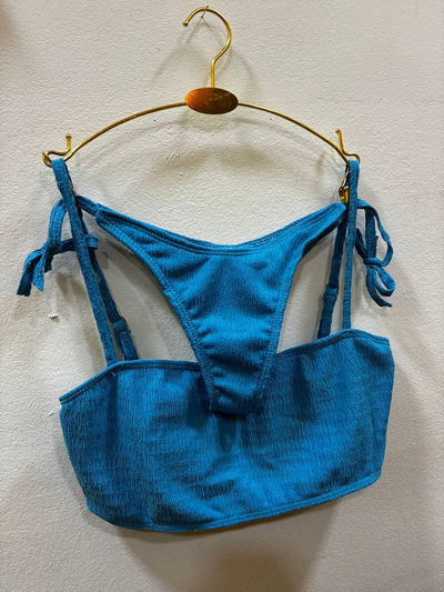Art.010 bikini bando con Less 