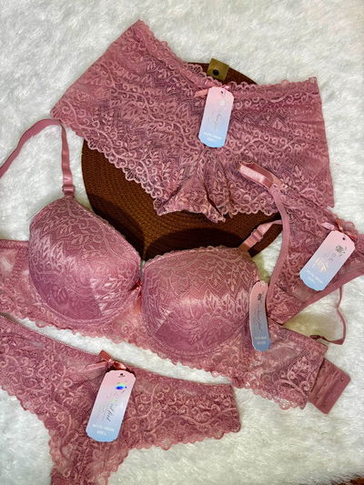 Art.634 conjunto 4 piezas, taza soft con push Up
