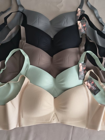 Art.496 Corpiño latex con base y contorno ancho 