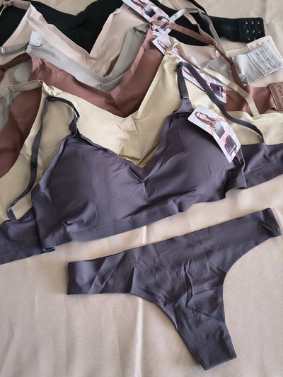 Art.606 Conjunto latex sin costuras con less