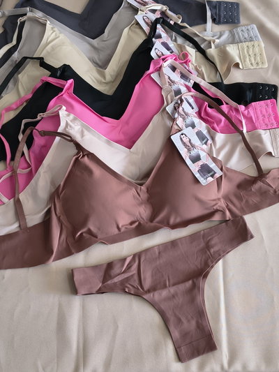 Art.649  Conjunto latex sin costuras con Vedetina angosta