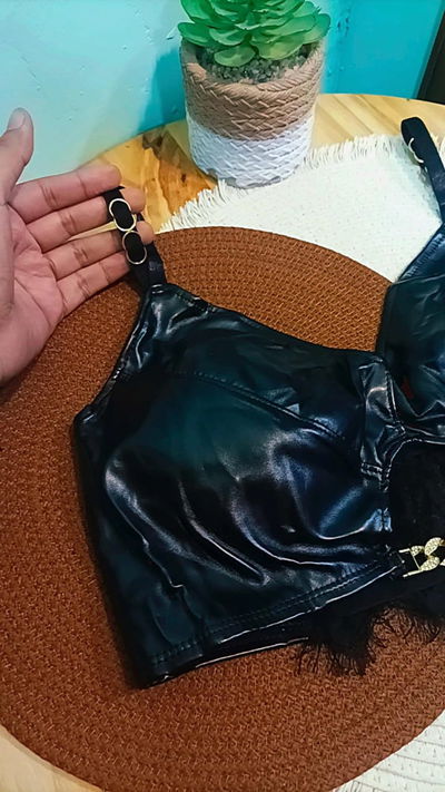 Art 438 top cuerina con cadena