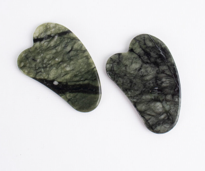 Guasha de piedra Corazón Verde