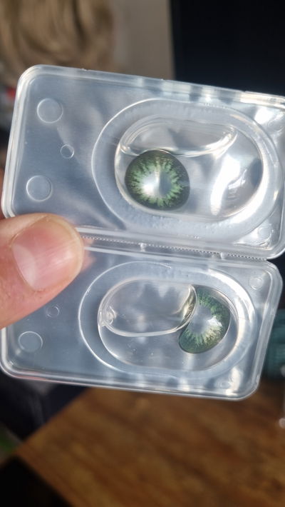 Lentes de contacto verde oscuro 