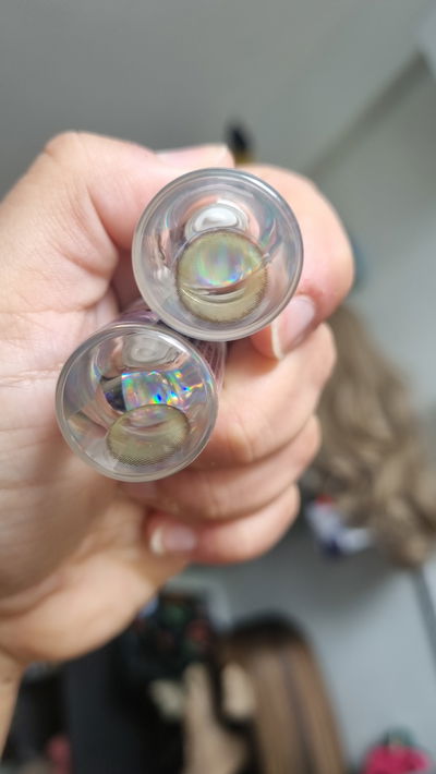 Lentes de contacto verdes claro