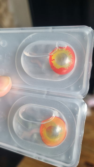 Lentes de contacto naranja