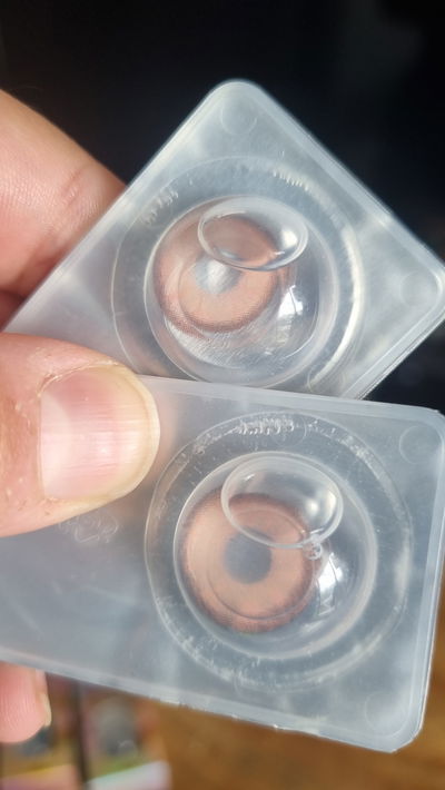 Lentes de contacto naranja con venas