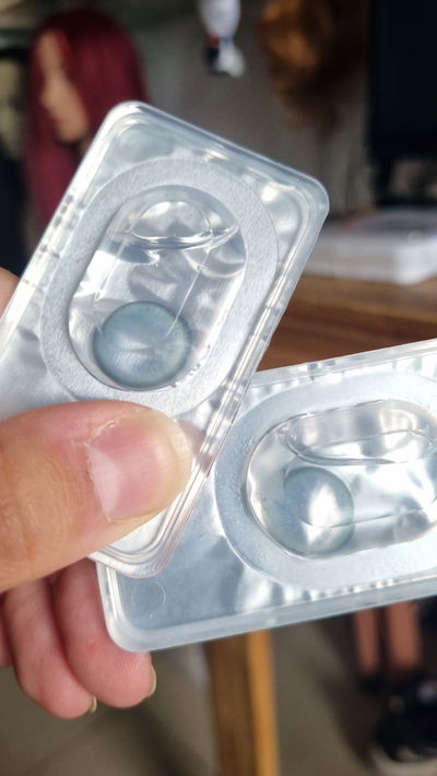 Lentes de contacto gris azulado marca freshlady