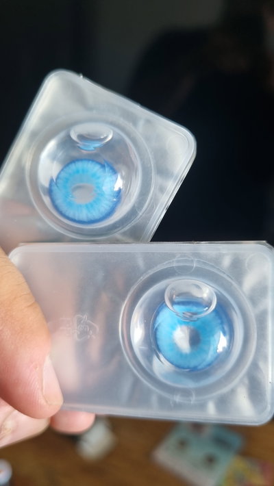 Lentes de contacto celestes claro con borde 