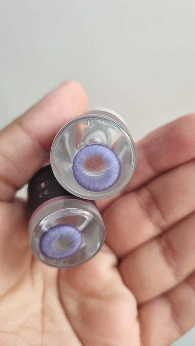 Lentes de contacto lila