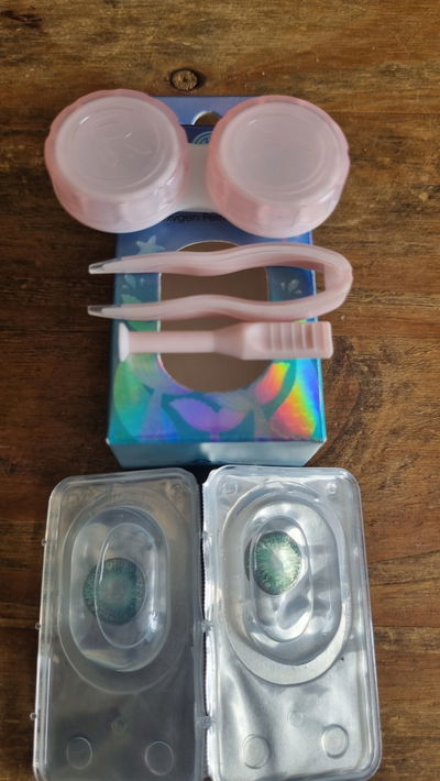 Lentes de contacto verdes con kit