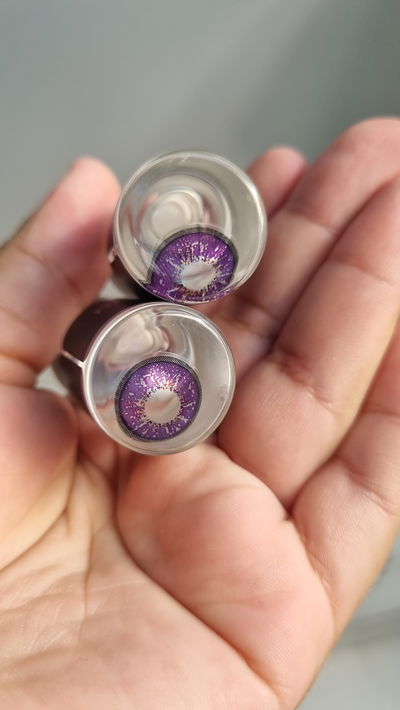 Lentes de contacto violetas