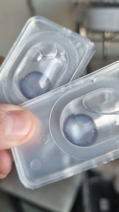 Lentes de contacto azul oscuro