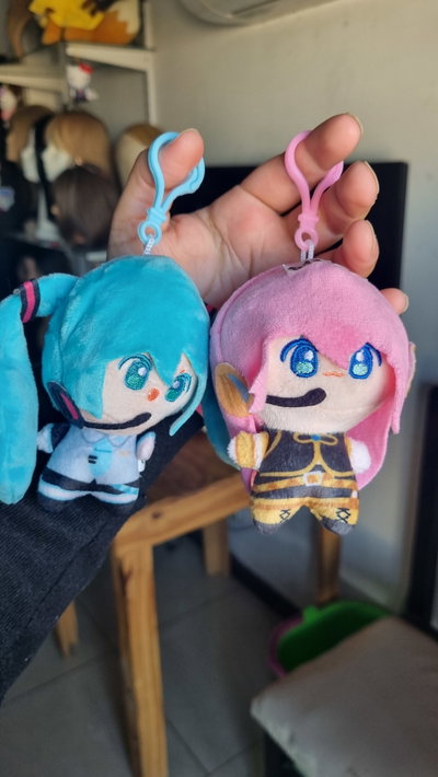 Llaveros de peluche miku o luka vocaloid