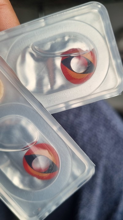 Lentes de contacto rojos ojos de gato