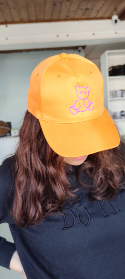 Gorra de gabardina bordada