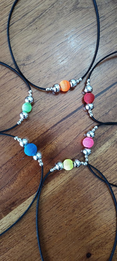 Collares flúor de gamuza