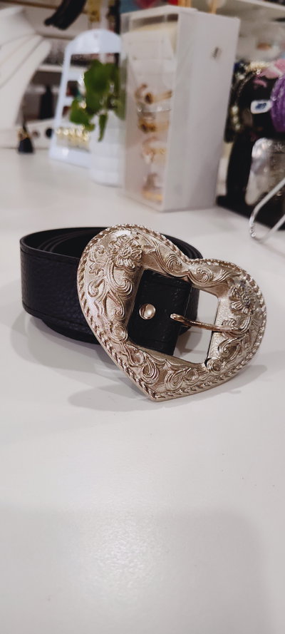 CINTO CHAPON CORAZON GRABADO NEGRO