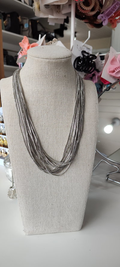 COLLAR DE TIRAS METALIZADAS