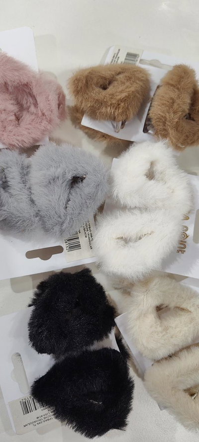 BROCHE TRIANGULAR FELPUDO