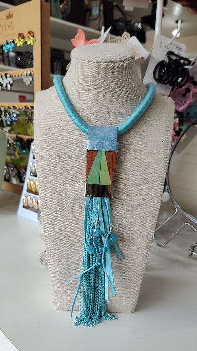 COLLAR GRUESO LARGO DE HILO C/DIJE Y CADENAS