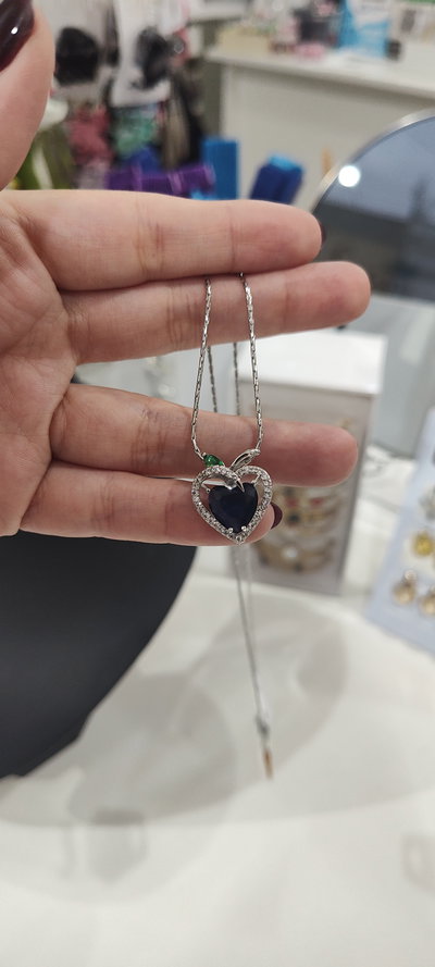 Cadena AQ dije “Te amo en 100 idiomas”