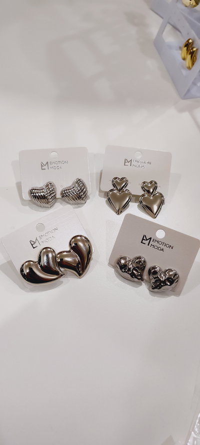 Aros AQ corazones plateados