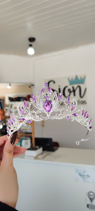CORONA PLATEADA GEMAS LILAS