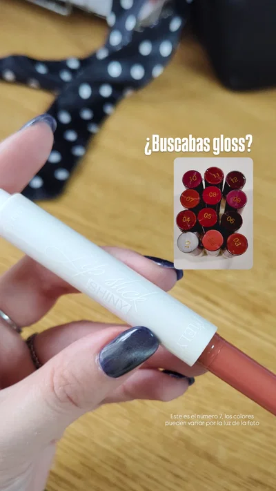 LABIAL SHINY LIPSTICK MOISTURIZING