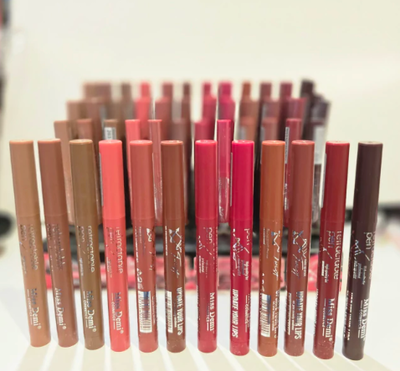 Delineador de labios retráctil 