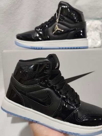 Botitas Jordan charol negro  - importadas 