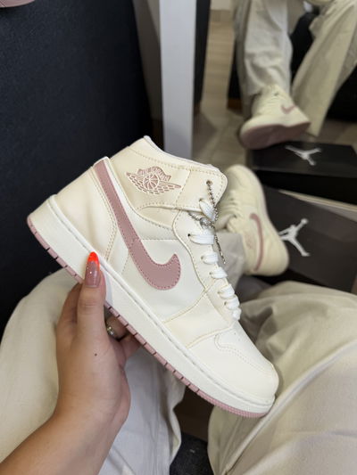 Botitas Jordan crema   - importadas 