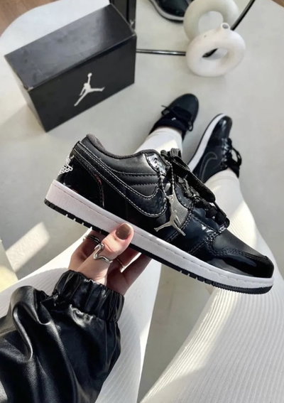 Jordan 1 low negro costura     -  importadas 