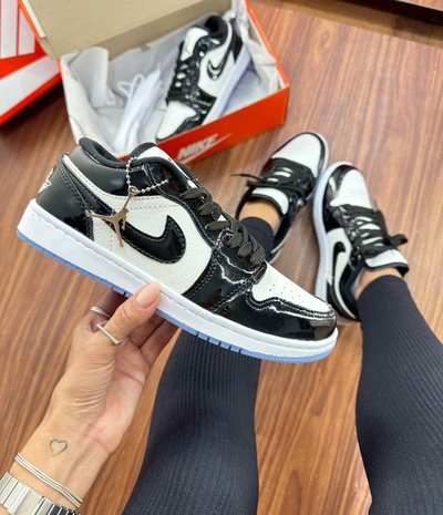 Jordan 1 low charol base Celeste     -  importadas 